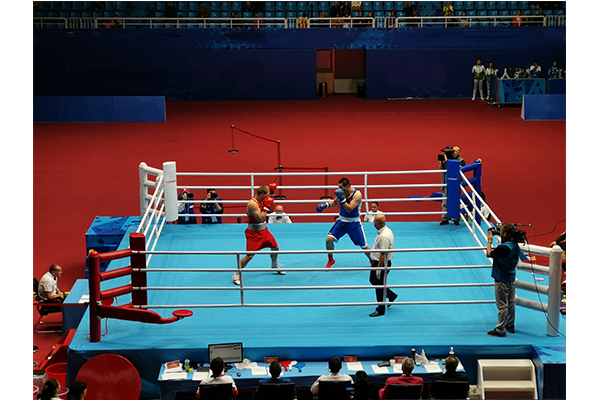 拳击台(图1) 拳击台(图1)