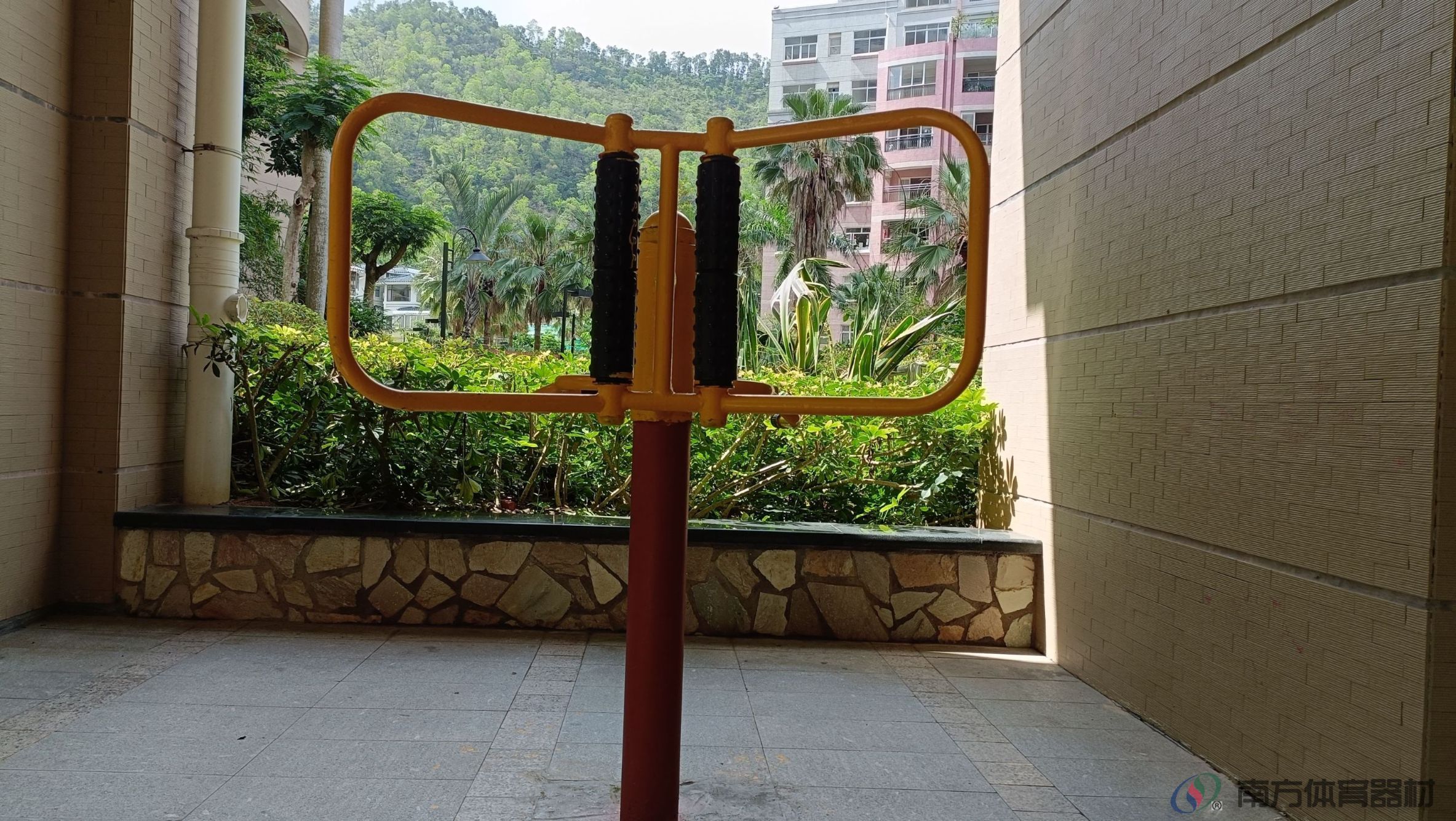 御龙山庄11栋3单元架空层(图3) 御龙山庄11栋3单元架空层(图3)