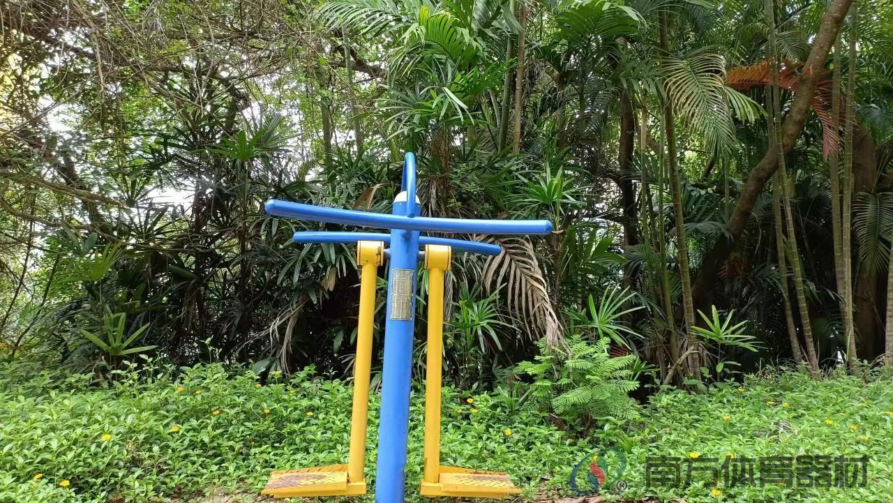 御龙山庄中区儿童乐园(图7) 御龙山庄中区儿童乐园(图7)